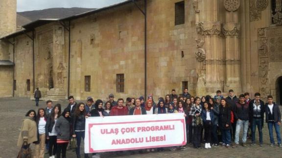 Ulaş Çok Programlı Anadolu Lisesi Divriği Ulucami´ye Gezi Düzenledi.